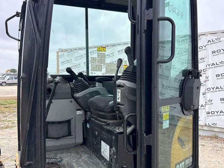 caterpillar-303-image-11