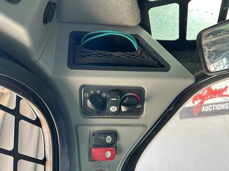 2019-caterpillar-299d2-xhp-image-21