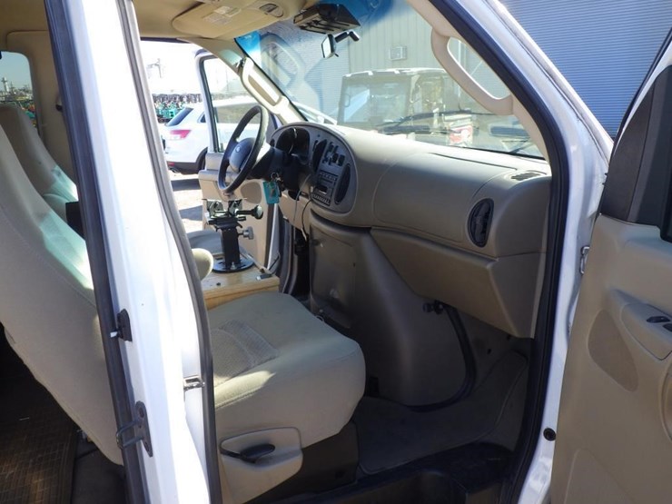 2006-ford-cargo-image-6