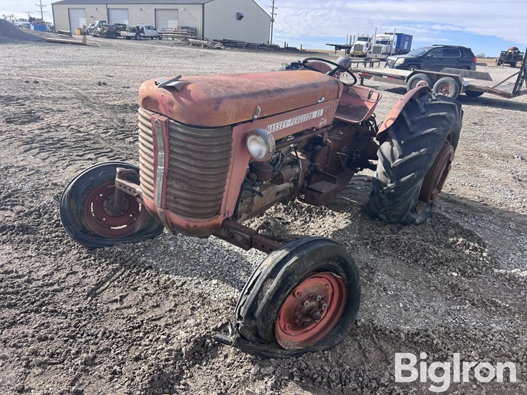 1958-massey-ferguson-65-image-1