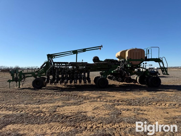 great-plains-yp4024a-3115-31r15-planter-image-8