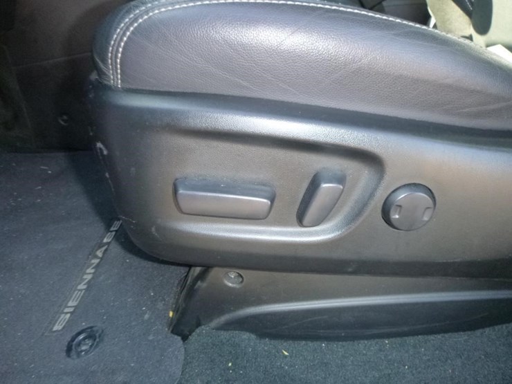 2017-toyota-sienna-image-14