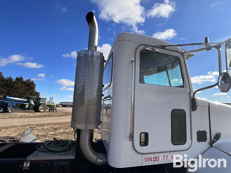 2005-peterbilt-385-image-9