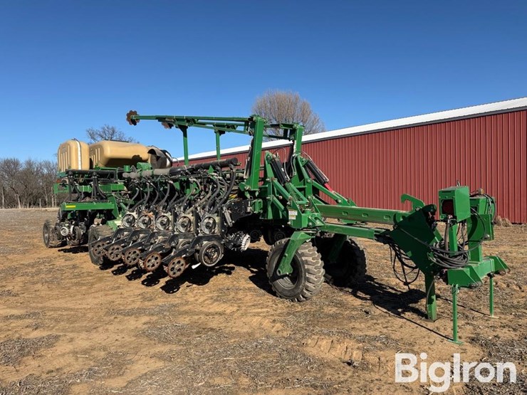 great-plains-yp4024a-3115-31r15-planter-image-3