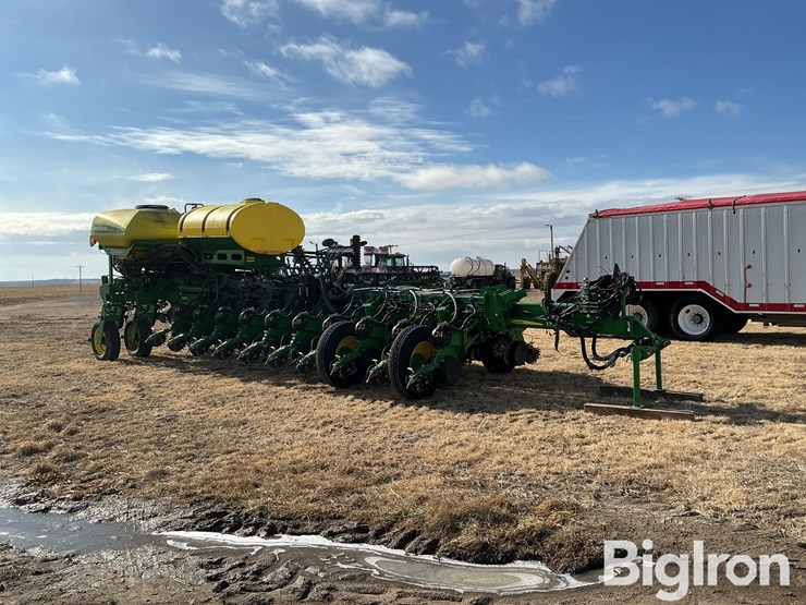 2016-john-deere-1775nt-image-3