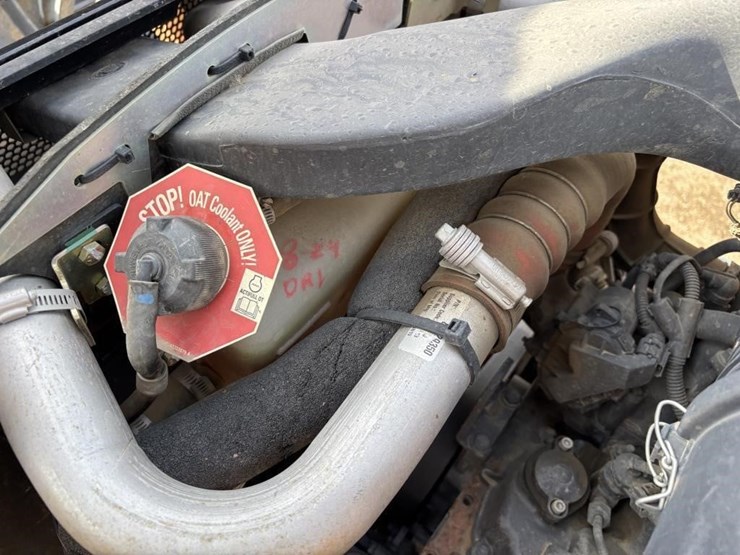 2017-case-580sn-image-24