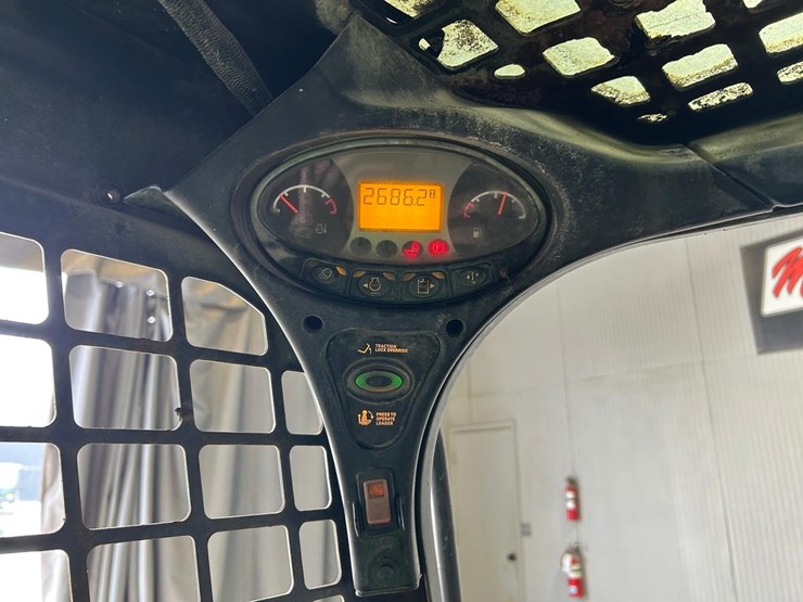 2016-bobcat-t450-image-21