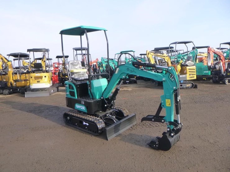 agt-qh12r-hydraulic-excavator-image-2