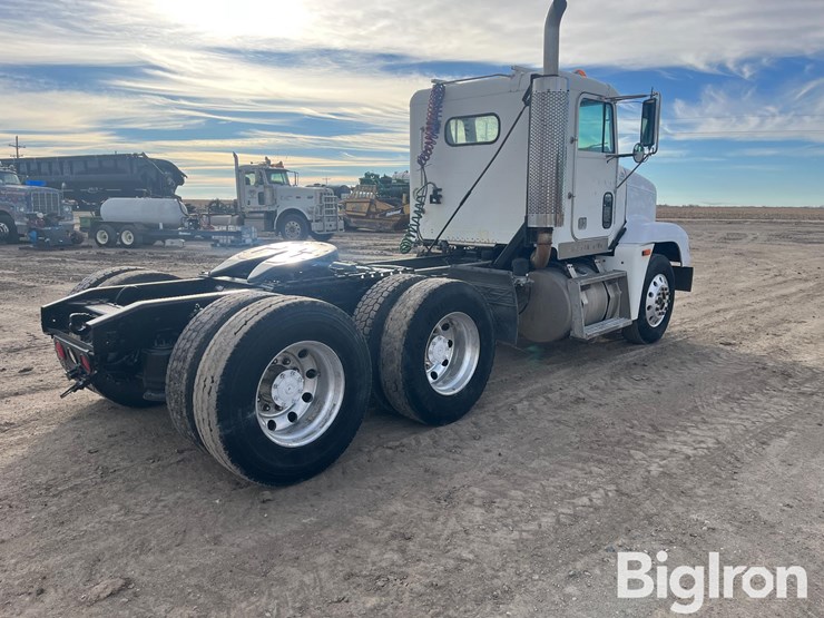 1995-freightliner-fld120-image-5