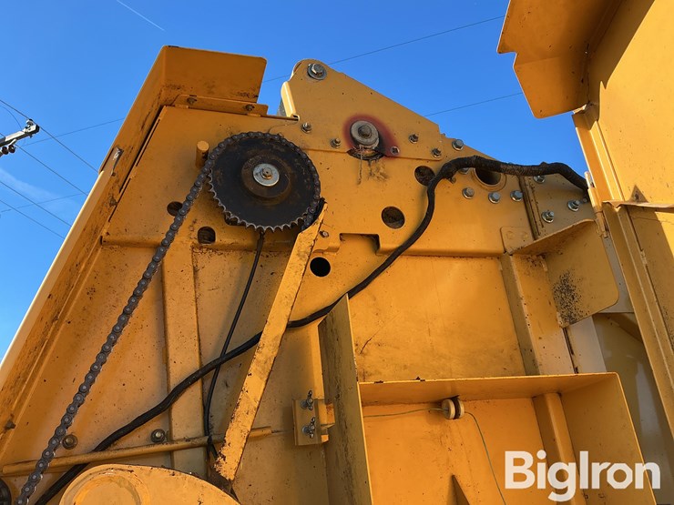 2011-vermeer-605-image-18