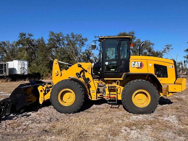 2025-caterpillar-938-image-1