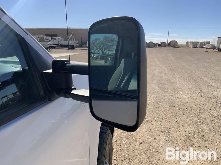 2016-chevrolet-3500-image-17