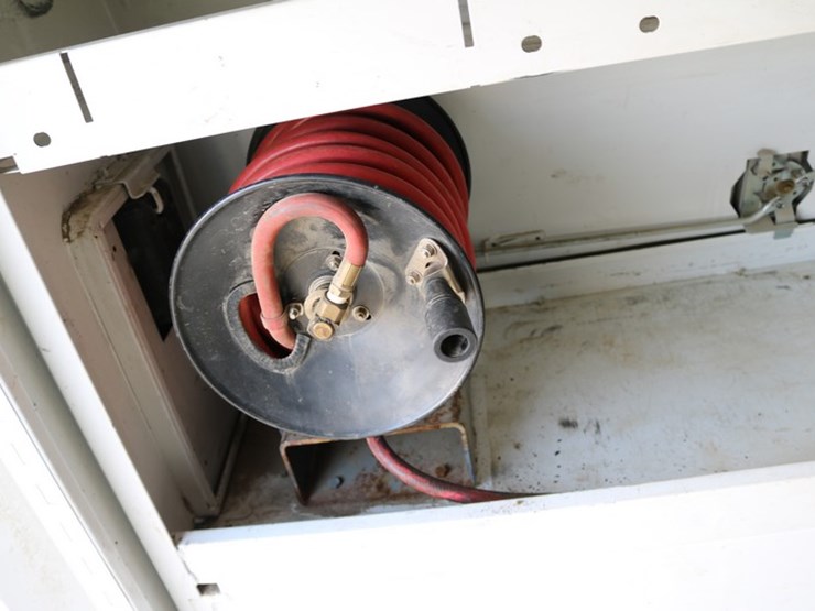 2016-chevrolet-3500-image-17