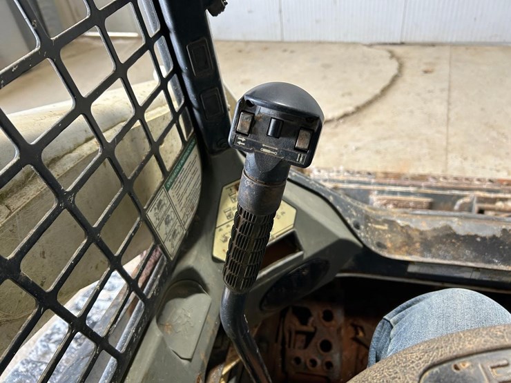 2023-bobcat-t770-image-24