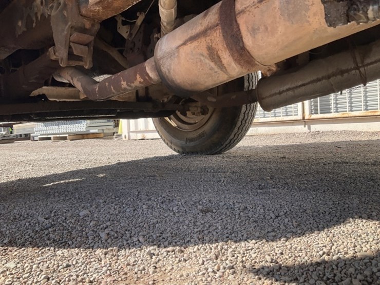 1975-ford-700-image-24