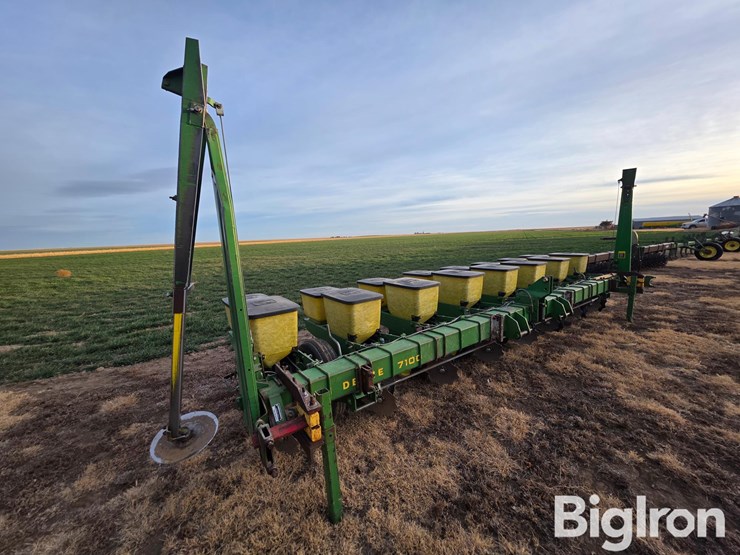 john-deere-7100-image-3