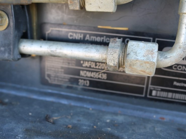 new-holland-l220-image-6