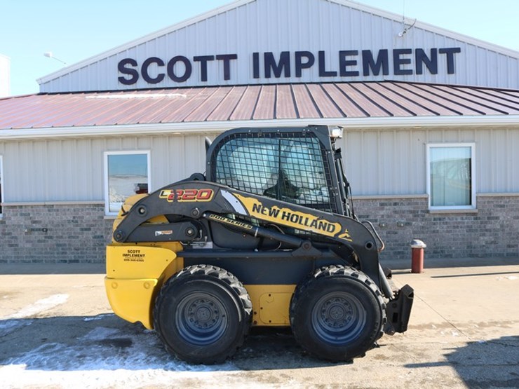 2017-new-holland-l220-image-1