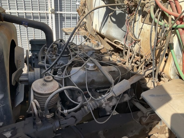 1975-ford-700-image-13