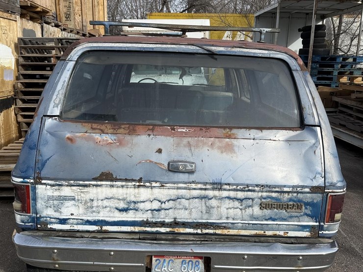 1973-chevrolet-suburban-image-6