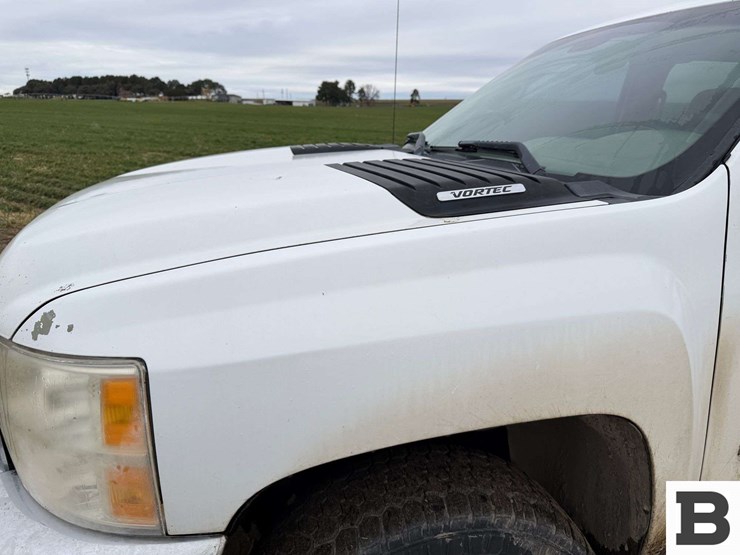 2011-chevrolet-2500-image-10