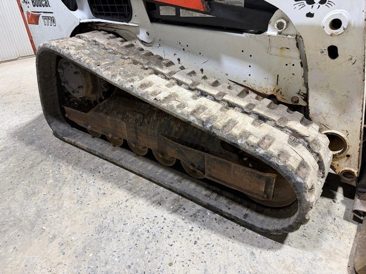 2017-bobcat-t770-image-15