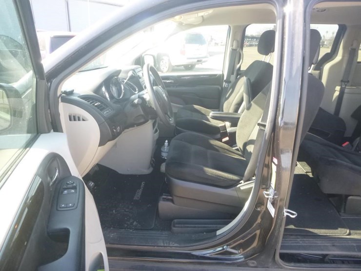 2016-dodge-grand-caravan-image-7