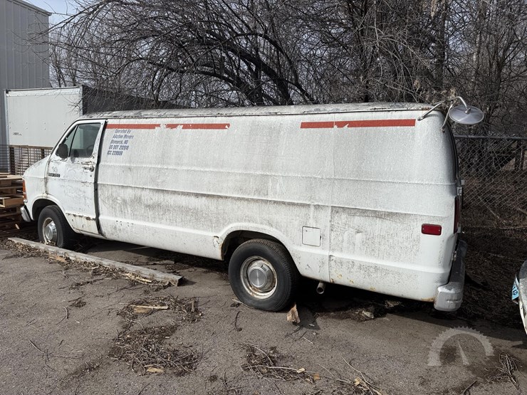 1992-dodge-ram-2500-image-3