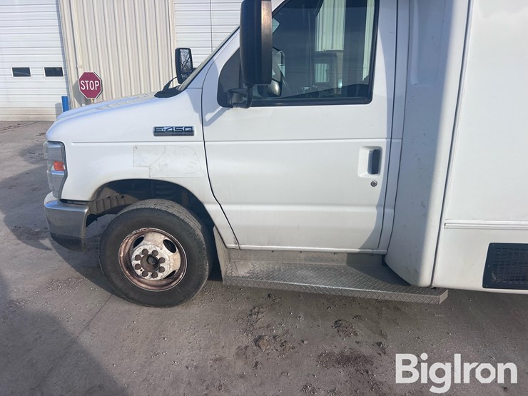 2011-ford-e450-image-15