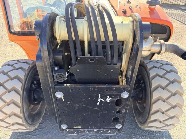 2015-jlg-g5-18a-image-9