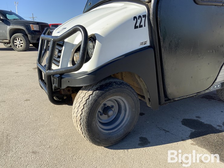 2017-club-car-carryall-300-image-11