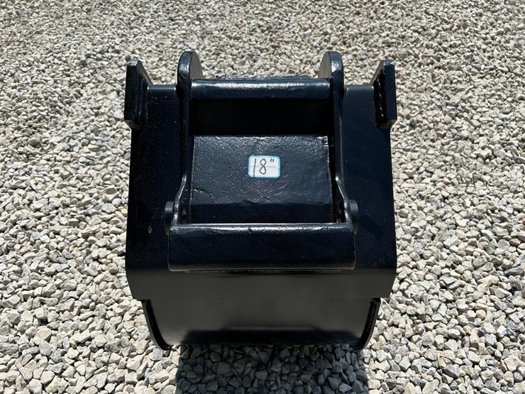 18"-x-change-bucket-for-a-bobcat-excavator-image-6