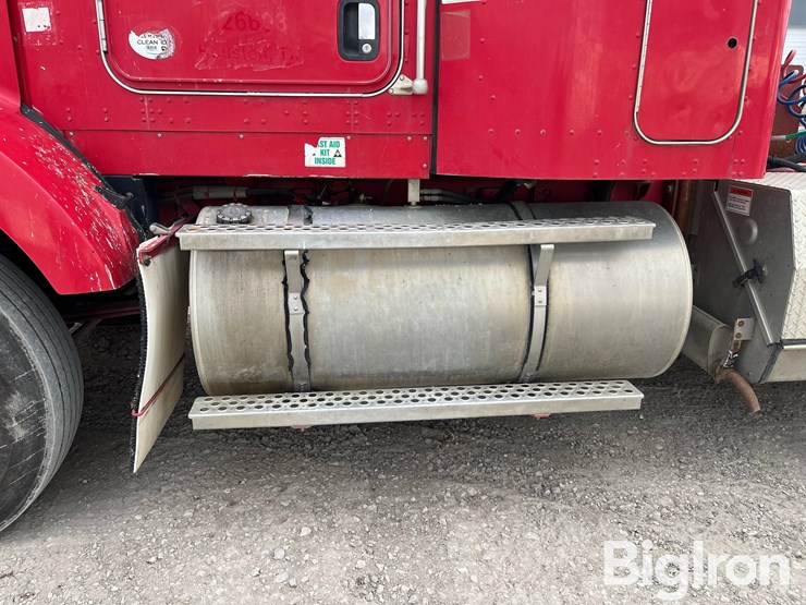 2011-kenworth-t800-image-13