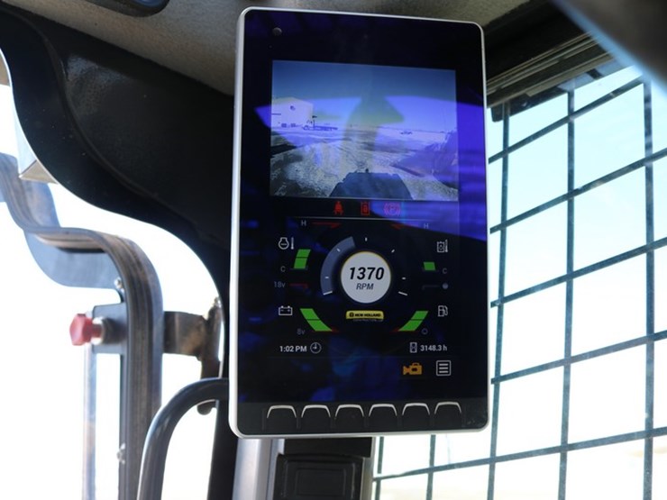 2023-new-holland-c332-image-12