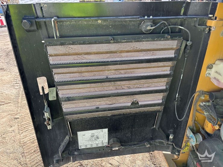 2023-caterpillar-259d3-image-11