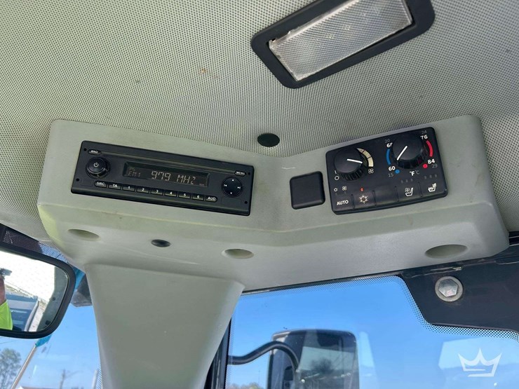 2020-john-deere-624l-articulated-wheel-loader-image-12