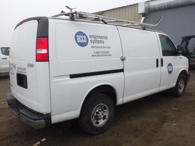 2017-chevrolet-express-2500-image-3