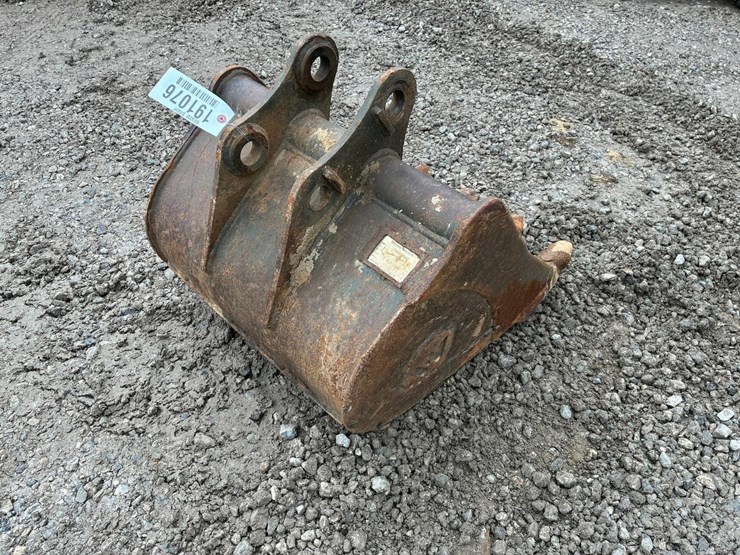 wacker-neuson-24”-backhoe-bucket-image-4