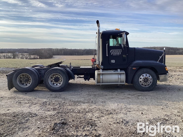 2000-freightliner-fld120-image-4