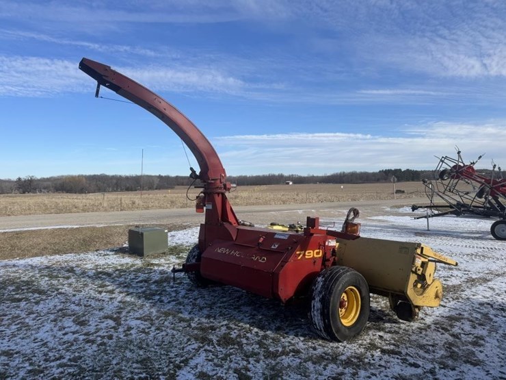 new-holland-790-image-3