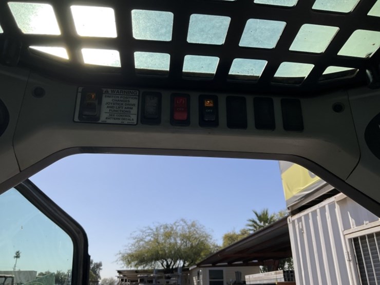 2009-bobcat-s205-image-20