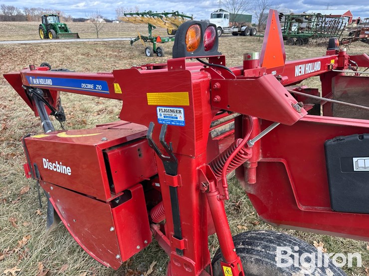 2019-new-holland-210-image-20