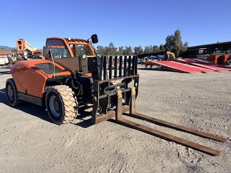 2015-jlg-g5-18a-image-2