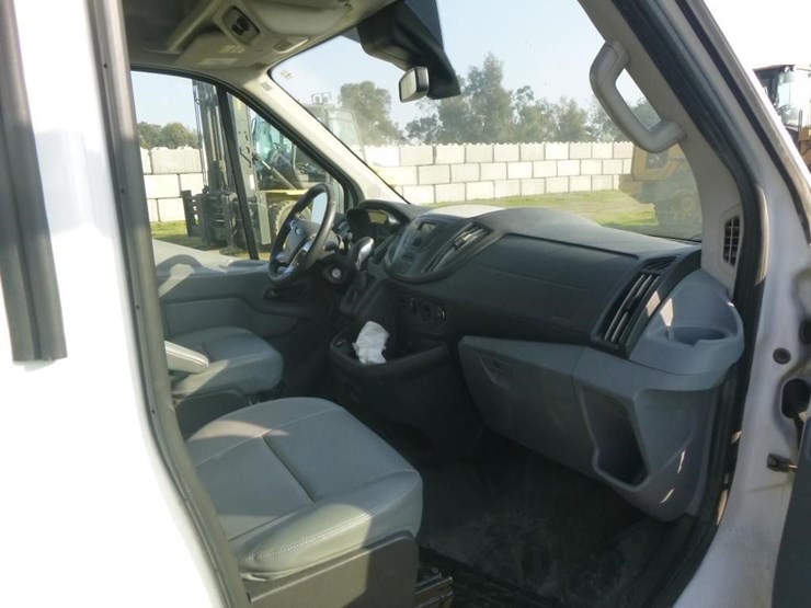 2019-ford-transit-image-12