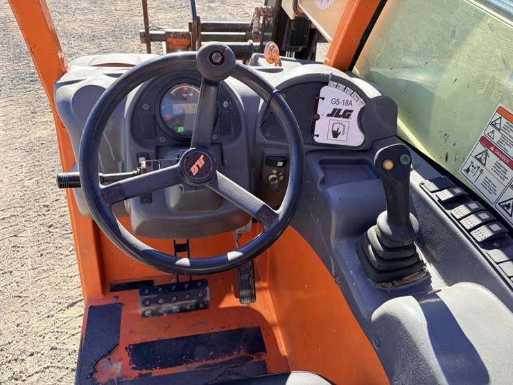 2015-jlg-g5-18a-image-19