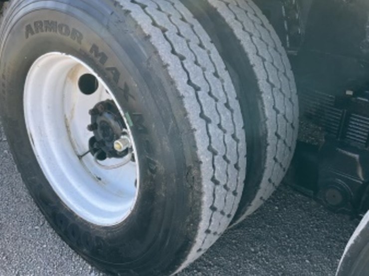 2002-sterling-lt9500-image-9