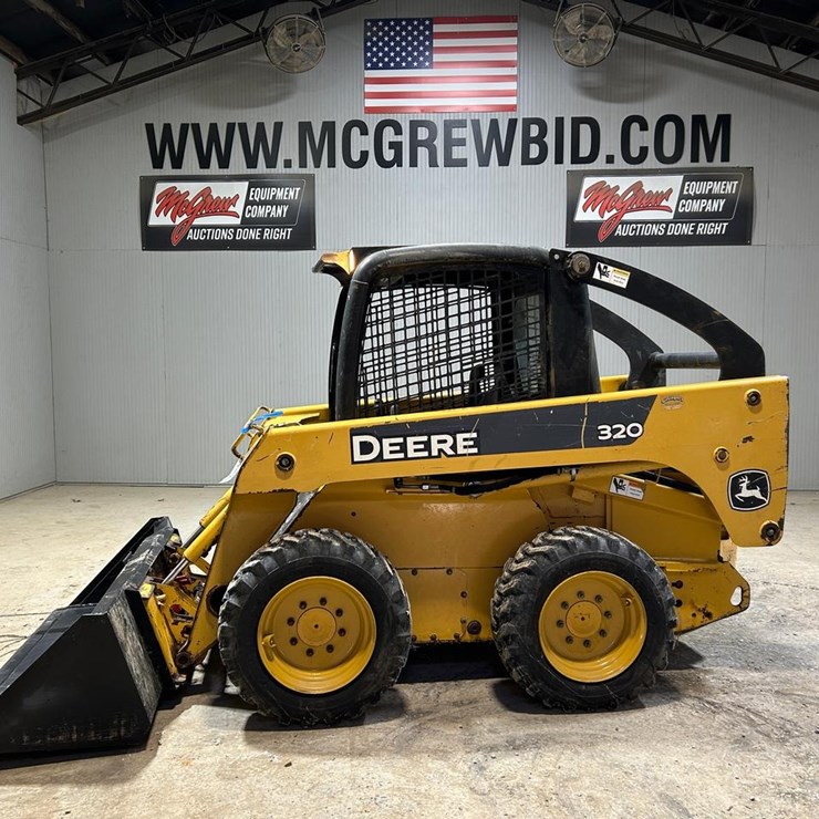 JOHN DEERE 320