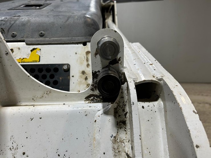 2023-bobcat-mt100-image-10