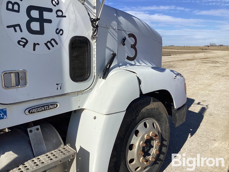 2002-freightliner-fld112-image-17