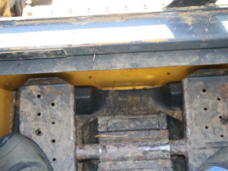 new-holland-l220-image-8